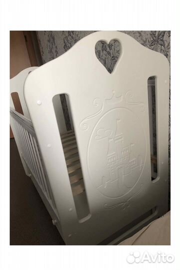 Детская кроватка и комод