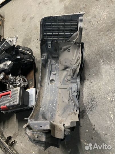 Подкрылок правый RR Sport L320 3.6 CLF500105