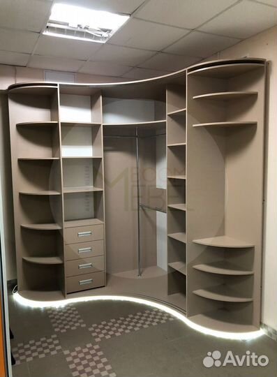 Ресепшн и шкаф для шоурумов