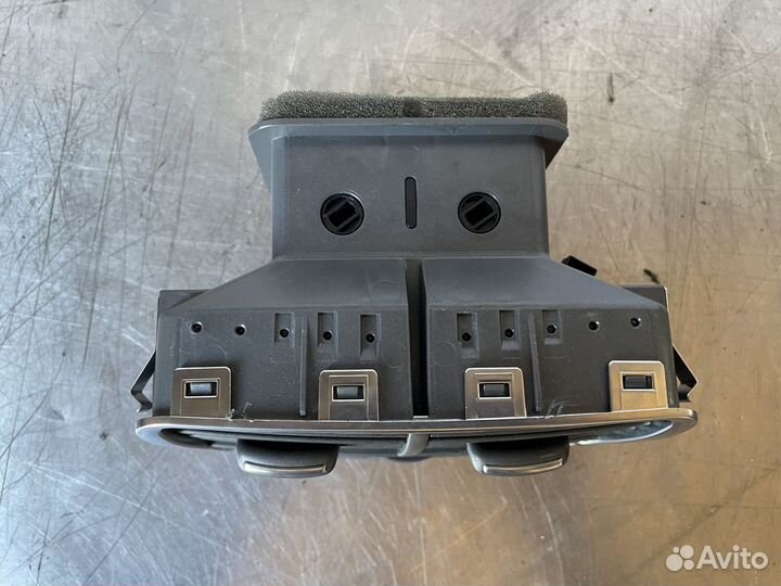 Дефлектор воздушный в торпеду audi A6C6