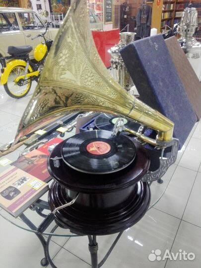 Граммофон с трубой механический, полностью рабочий