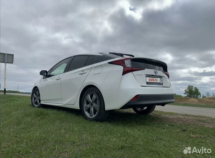 Аренда машины под такси Тойота приус