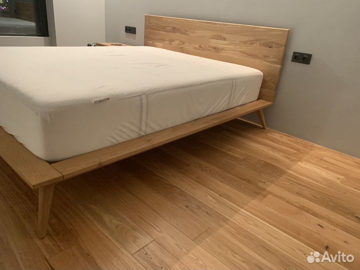 Кровать из массива дуба Ontario