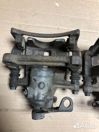 Суппорт задний левый ; правый Фольксваген Т5