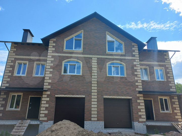 Коттедж 240 м² на участке 6 сот.