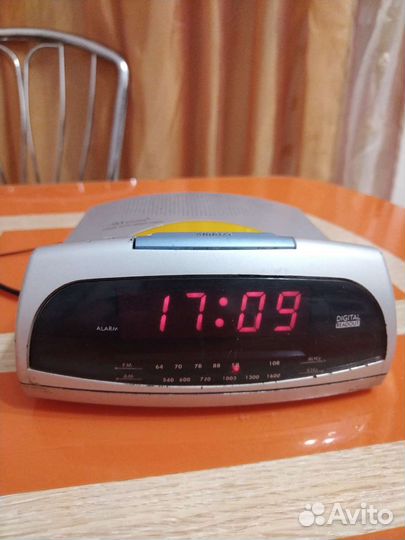 Радио часы будильник со светом