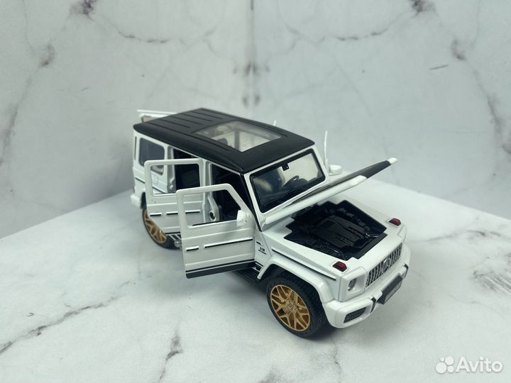 Модель машины Mercedes-Benz G-класс 1:32