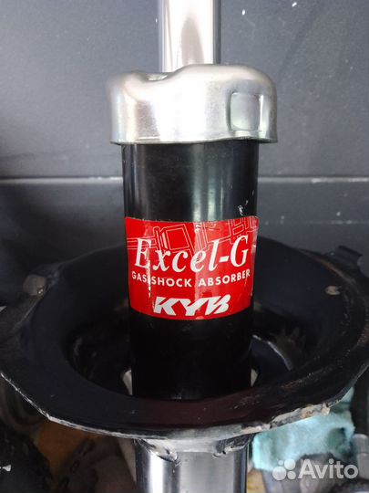 Стойка амортизатора передняя