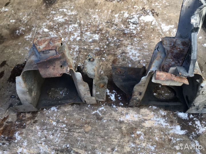 Кронштейн переднего бампера Mazda 626 GE 91-97 гг