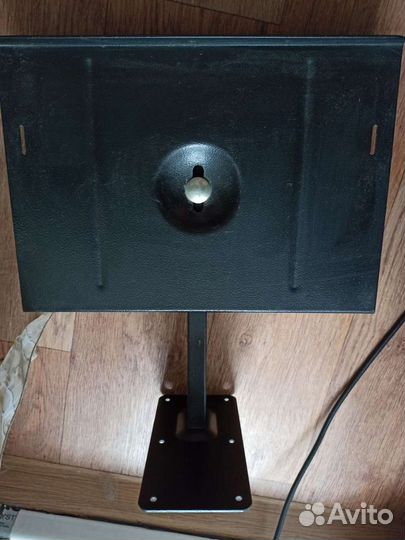 Настенная подставка для телевизора