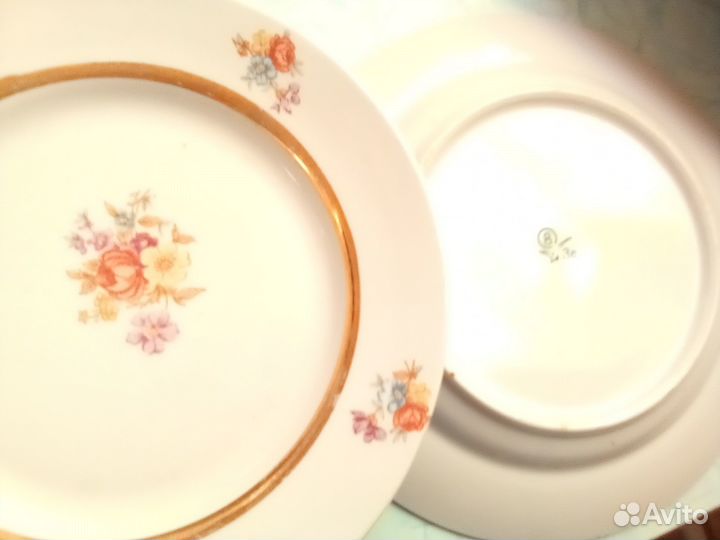 Столовый фарфоровый сервиз