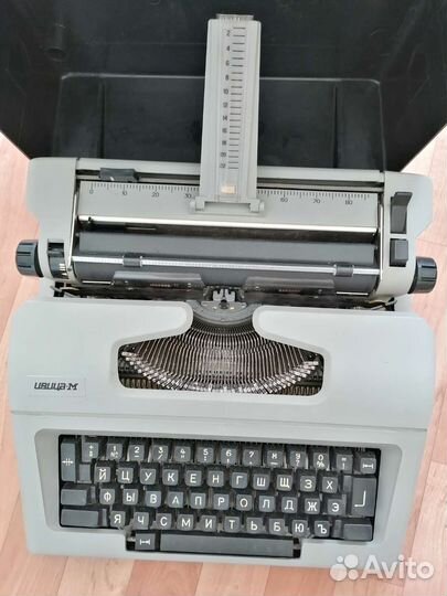 Пишущая машинка Ивица М