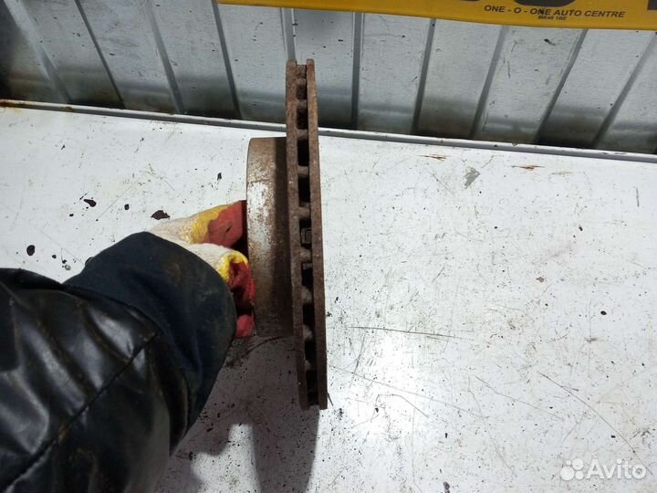 Тормозной диск Mitsubishi Lancer7