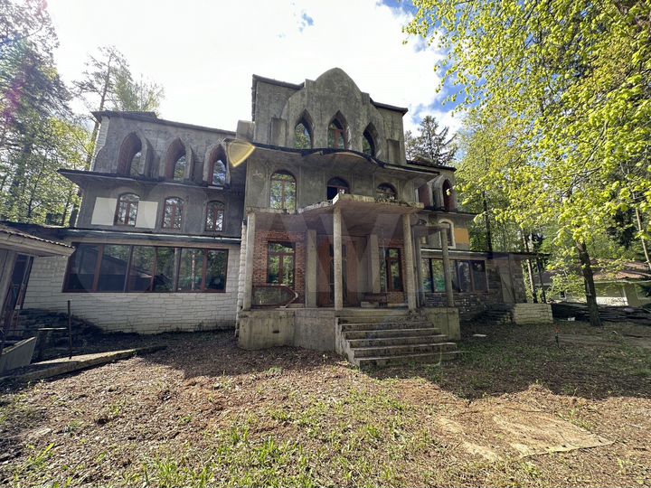 Дом 1774,6 м² на участке 25,7 сот.