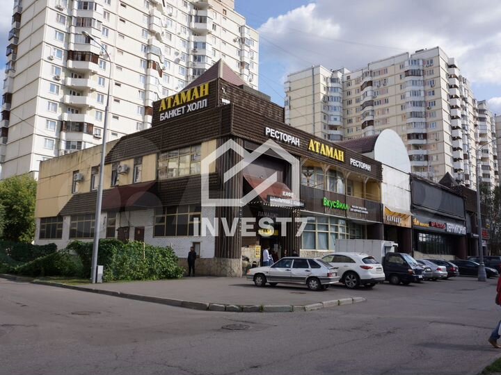 Торговое здание в спальном районе