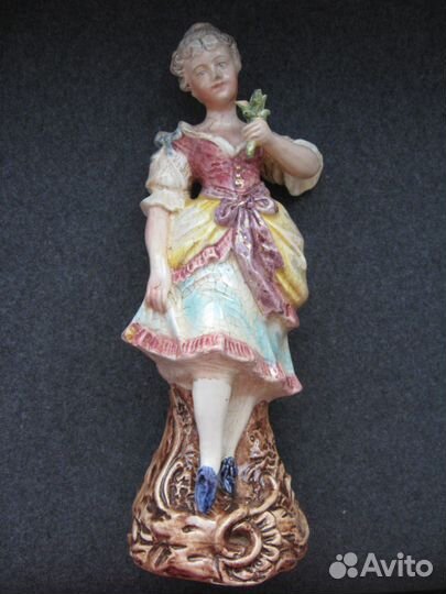 Антиквариат статуэтка дама с цветком 19 век