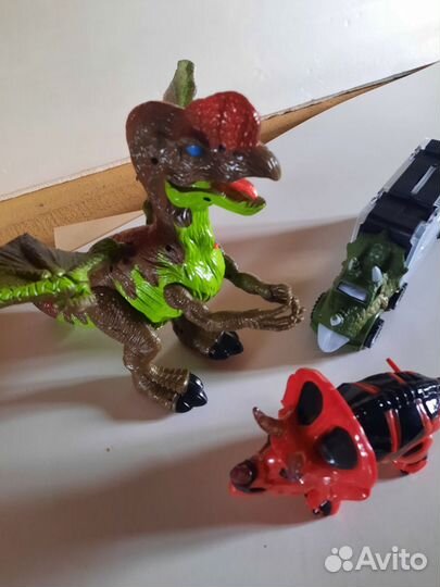 Динозавры игрушки