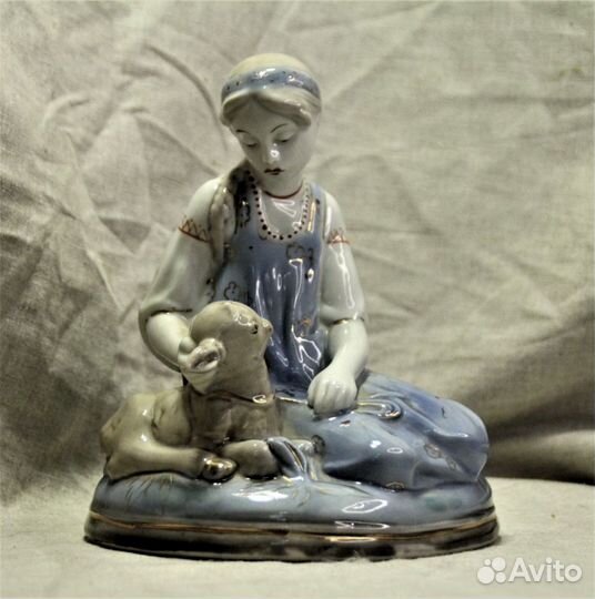 Статуэтка фарфор 