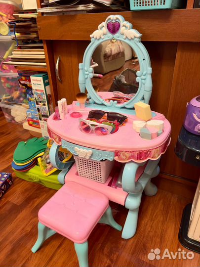 Детский туалетный столик