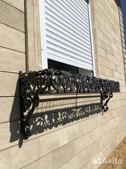 Кованая цветочница