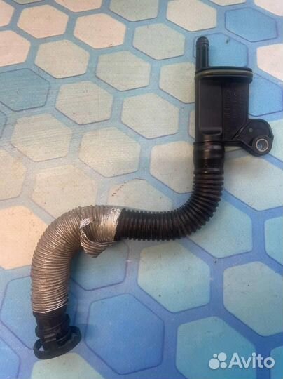 Патрубок вентиляции картерных газов 06H103226A