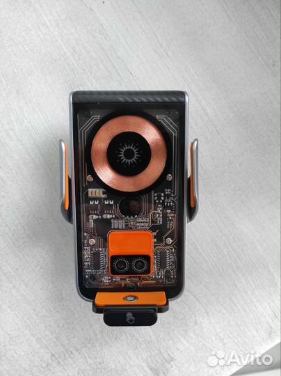 Авто держатель телефона с беспроводной зарядкой