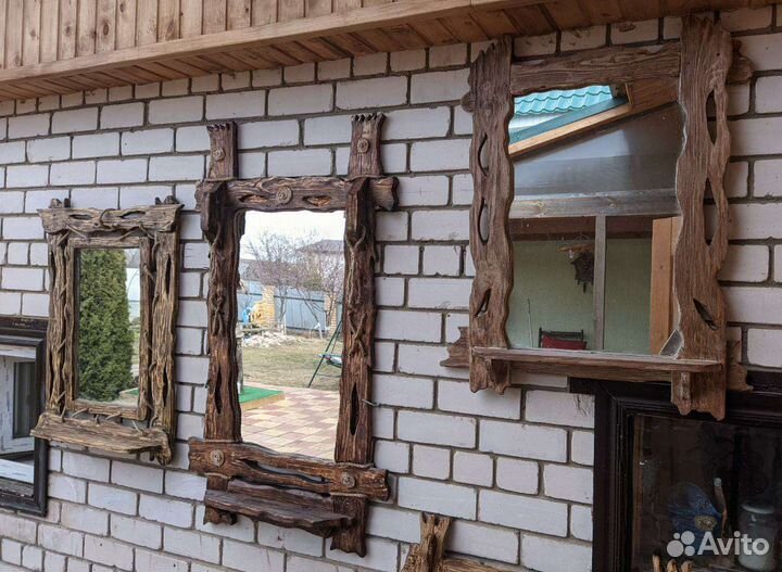 Зеркало настенное в деревянной раме