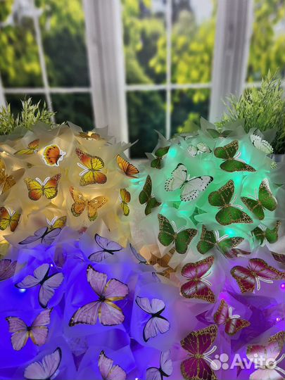 Букет из бабочек в круглой коробке