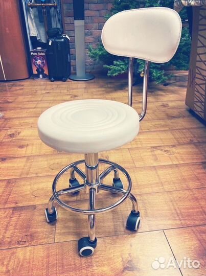 Стул в салон для мастера новый со спинкой белый