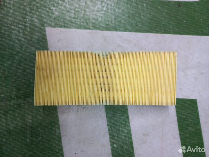 Воздушный фильтр двигателя Audi 80 1993