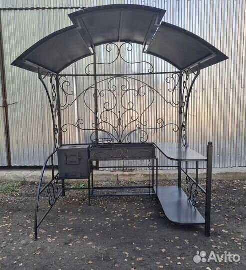 Мангал с крышей