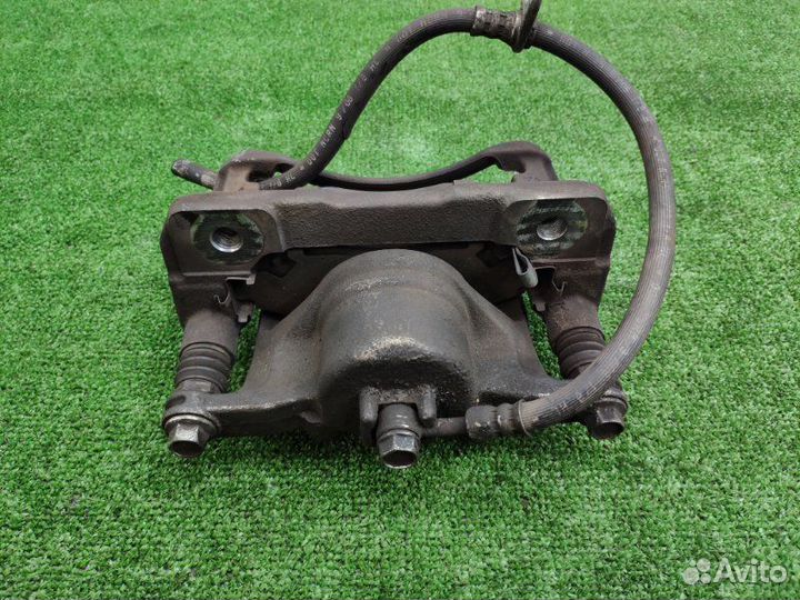 Суппорт передний левый Honda Civic 4D R18A1 2009