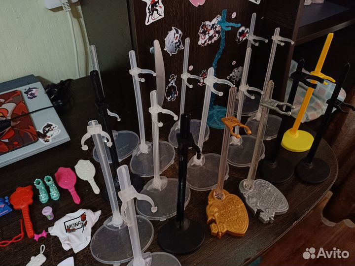 Подставки и аксессуары для кукол монстр хай