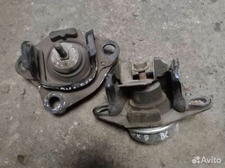 Опора двигателя правая renault megane i