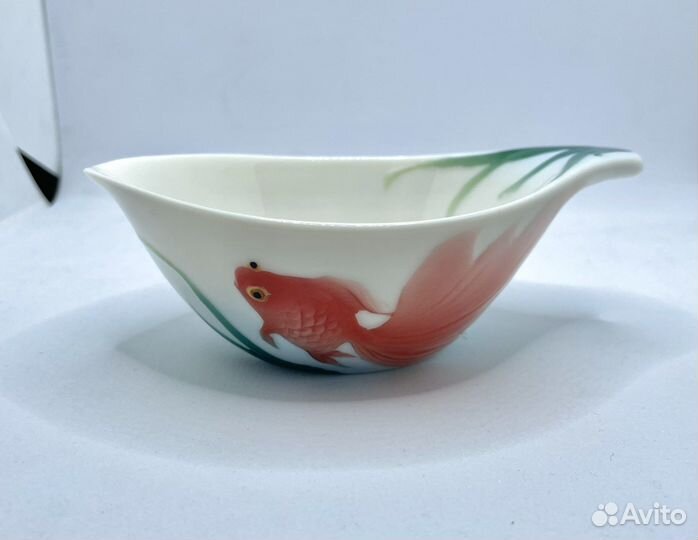 Конфетница. Икорница. Разное.Фарфор.Золотые рыбки