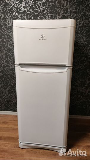 Холодильник indesit