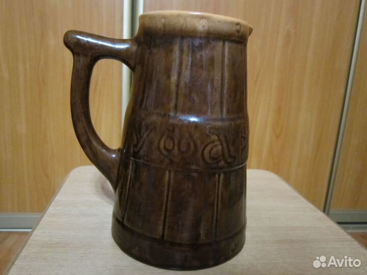 Глинянный кувшин с кружкой