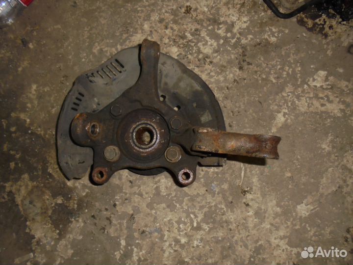 Кулак со ступицей Тойота Королла 150