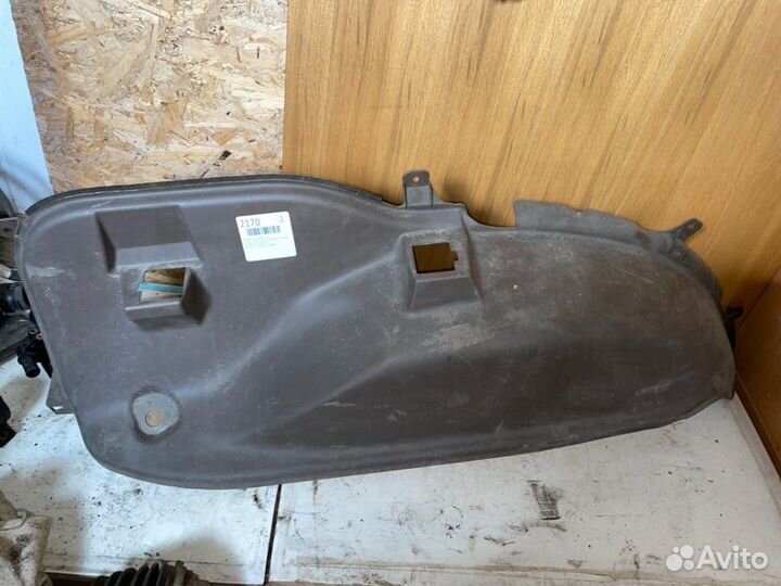 Обшивка багажника левая Toyota Land Cruiser Prado