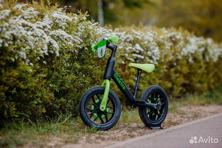 Детский беговел Bubago Elektra, Black/green 2-6 л