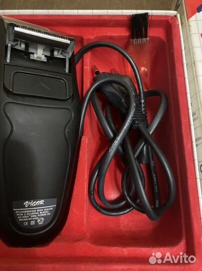 Аккумуляторная бритва с двойным плавающим лезвием