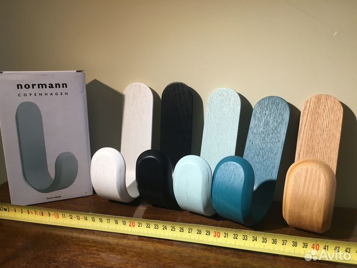 Дизайнерские деревянные крючки Normann Copenhagen