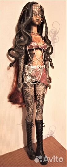 Медуза (греч. «повелительница», «стражница»)