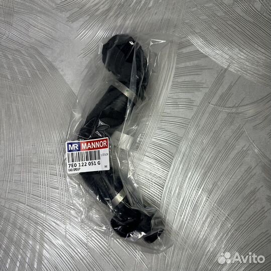 Патрубок системы охлаждения VW 7E0122051G