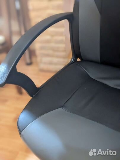Компьютерное кресло новое кожзам