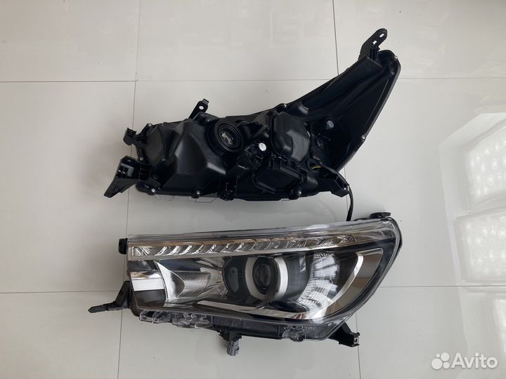 Фара (комплект) Toyota Hilux Revo (2015-2020)