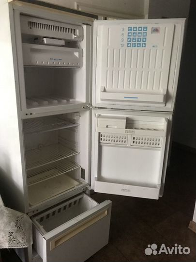 Холодильник трехкамерный Стинол