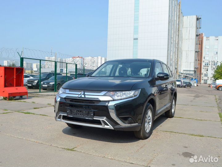 Mitsubishi Outlander 2.0 CVT, 2022