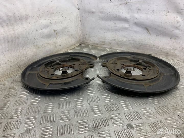 Щит опорный задний Nissan X-Trail T31 MR20DE 2013