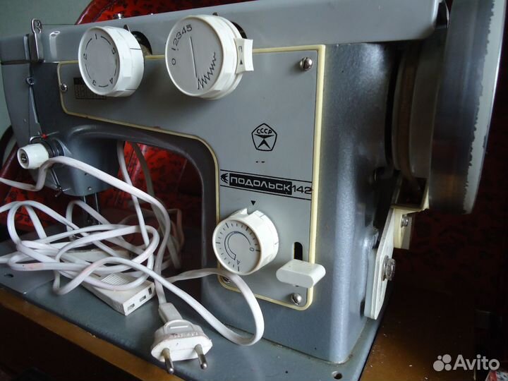 Швейная машинка Подольск 142